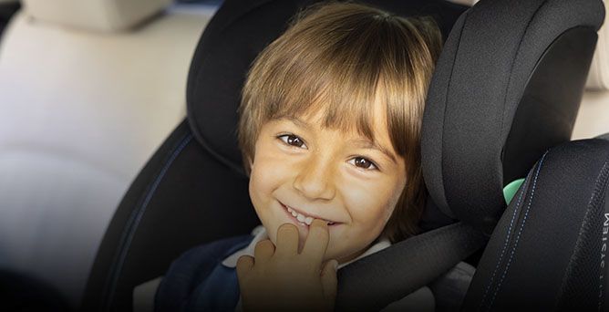 https://www.chicco.it/dw/image/v2/BJJJ_PRD/on/demandware.static/-/Sites-Chicco-Italy-Library/it_IT/dwd3550a73/site/advice-pages/Viaggiare-sicuri-Isofix-o-cinture/cinture o isofix.jpg